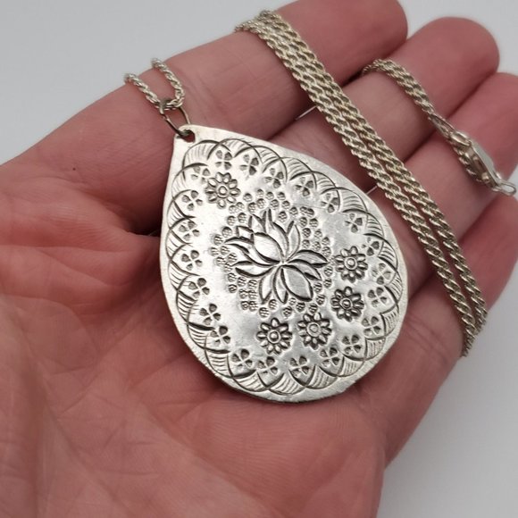 30 Inch 925 Sterling Silver Beautiful Carved Floral Large Pendant Necklace - Picture 2 of 7